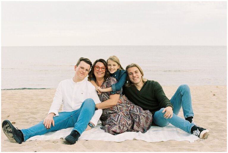 Evanston Beach, Chicago family lifestyle photography session